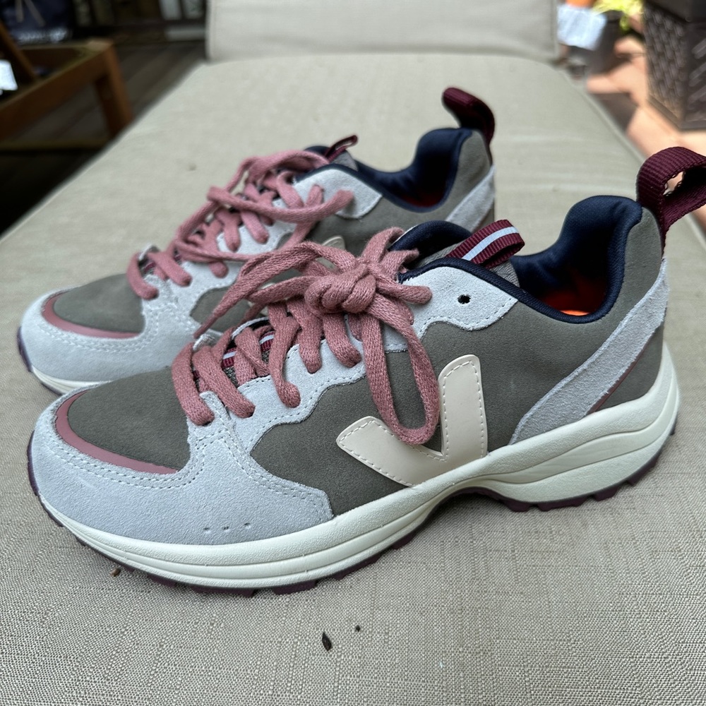 Veja Sneakers size 39 US 8